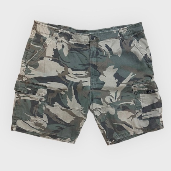 Wrangler Camo Cargo Shorts Men’s Size 44 Green Beige Camouflage Y2K‎ - Picture 1 of 10